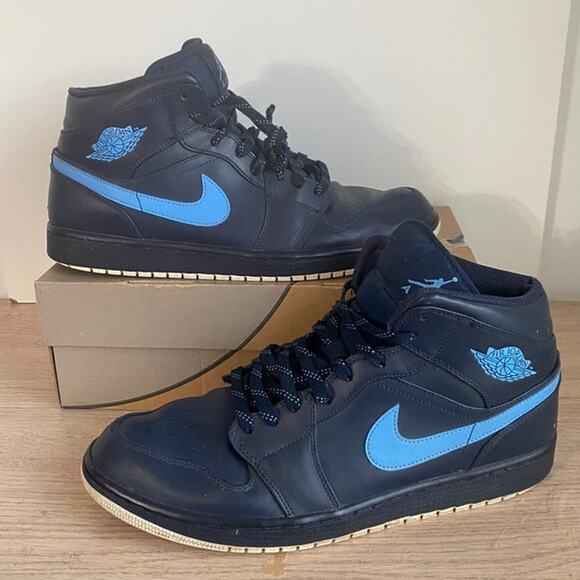 2017 Nike Air Jordan 1 Retro Mid Obsidian University Blue Men Sneakers- SZ 13 main image 4